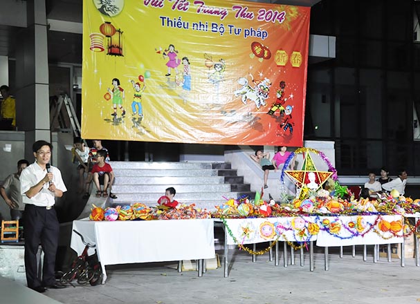 Công đoàn Bộ Tư pháp tổ chức Tết Trung thu cho các cháu thiếu nhi