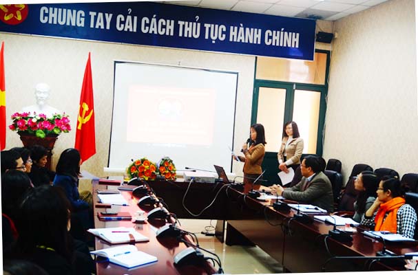 Đảng bộ cơ sở Cục Kiểm soát thủ tục hành chính kết nạp đảng viên mới 