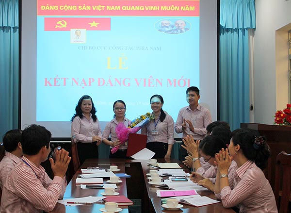 Chi bộ Cục Công tác phía Nam tổ chức Lễ kết nạp Đảng viên và chuyển đảng chính thức cho đảng viên