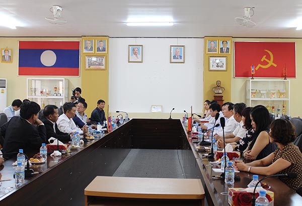 Đoàn Bộ Tư pháp làm việc với STP tỉnh Luông Pha Băng và Học viện Tư pháp miền Bắc, CHDCND Lào