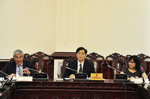 Thượng Nghị sỹ Thượng viện Anh Lord Phillips thuyết trình về cải cách tư pháp tại Bộ Tư pháp 