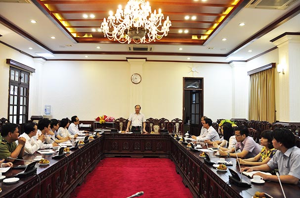 Trao quyết định nghỉ hưu cho cán bộ Văn phòng Bộ và Vụ Phổ biến, giáo dục pháp luật