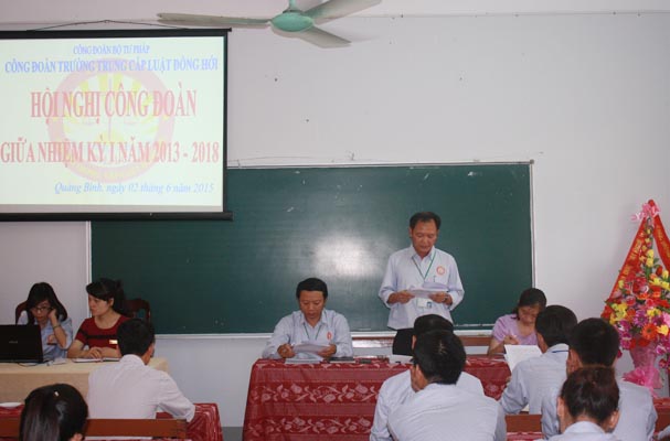Công đoàn Trường Trung cấp Luật Đồng Hới tổ chức Hội nghị công đoàn giữa nhiệm kỳ 2013-2018