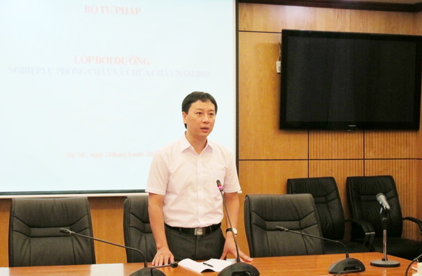 Bồi dưỡng nghiệp vụ phòng cháy chữa cháy cho cán bộ cơ quan Bộ Tư pháp