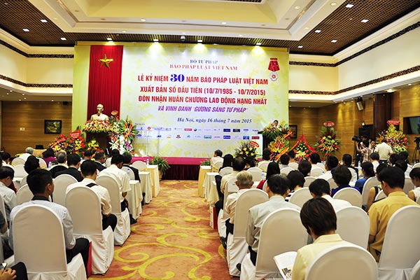 Báo Pháp luật VN kỷ niệm 30 năm ra số báo đầu tiên và đón nhận Huân chương Lao động hạng Nhất 