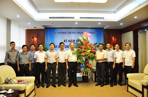 Lãnh đạo Bộ Tư pháp chúc mừng Ban Tuyên giáo Trung ương và Bộ Thông tin và Truyền thông