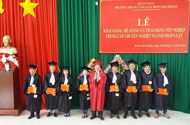 TCL Luật Buôn Ma Thuột: Lễ khai giảng và trao bằng tốt nghiệp trung cấp chuyên nghiệp Ngành Pháp luật