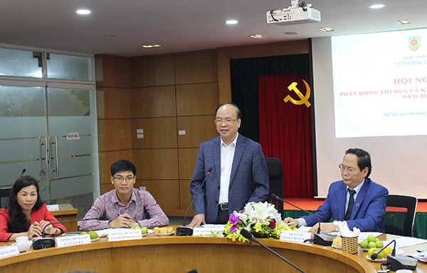 Thi đua tuyệt đối không nhường nhịn danh hiệu