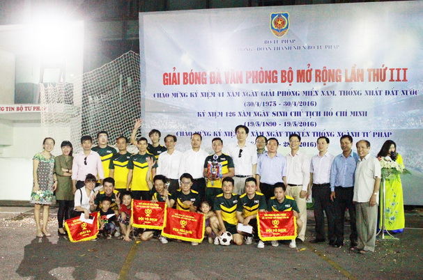Chung kết và bế mạc giải bóng đá “Văn phòng Bộ Tư pháp mở rộng lần thứ III”