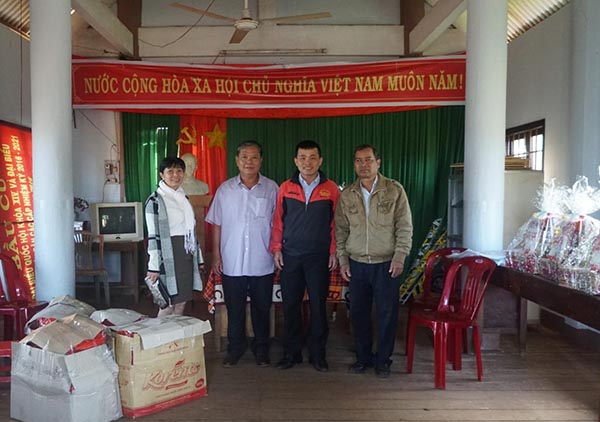 Trường Trung cấp Luật Buôn Ma Thuột tổ chức thăm và tặng quà Tết cho người nghèo, gia đình chính sách