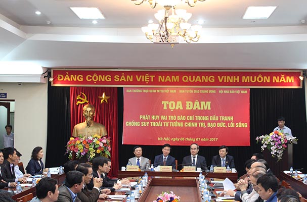 Báo chí giúp dư luận nhận diện đầy đủ, sâu sắc về những hiểu hiện và hậu qủa của suy thoái