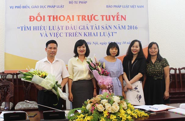 Đối thoại trực tuyến “Tìm hiểu Luật Đấu giá tài sản năm 2016 và việc triển khai Luật”
