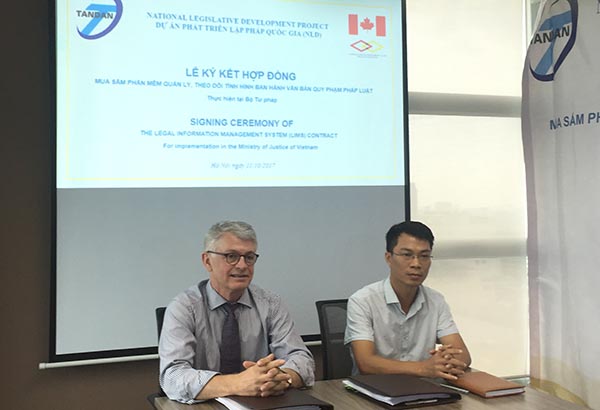Ký kết Hợp đồng Mua sắm phần mềm quản lý, theo dõi tình hình ban hành văn bản quy phạm pháp luật