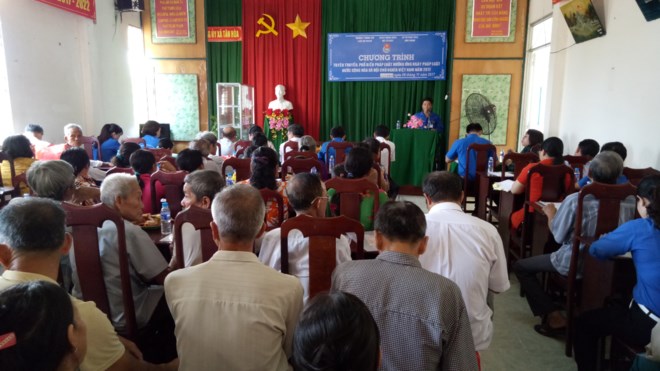 Đoàn Thanh niên Bộ Tư pháp tuyên truyền, tư vấn pháp luật ở Hậu Giang