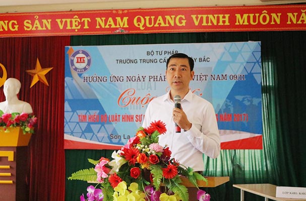 Trường Trung cấp Luật Tây Bắc: Mít tinh hưởng ứng Ngày Pháp luật Việt Nam 09/11