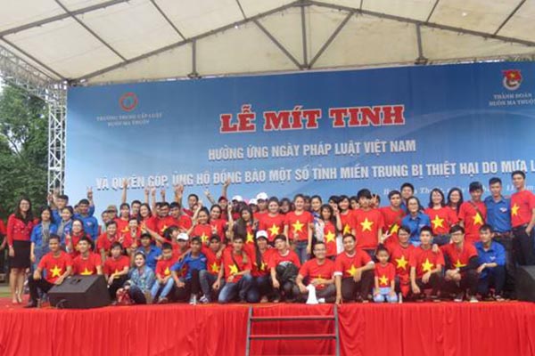 ​TC Luật Buôn Ma Thuột: Tổ chức chuỗi hoạt động hưởng ứng Ngày Pháp luật năm 2017