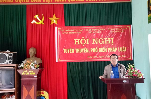 Mang kiến thức pháp luật và dịch vụ y tế đến với người dân vùng cao