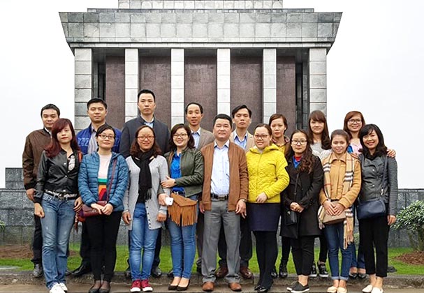 Chi đoàn cơ sở Nhà xuất bản Tư pháp vào Lăng thăm Bác