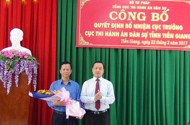 Nâng cao năng lực trình độ, thái độ phục vụ nhân dân
