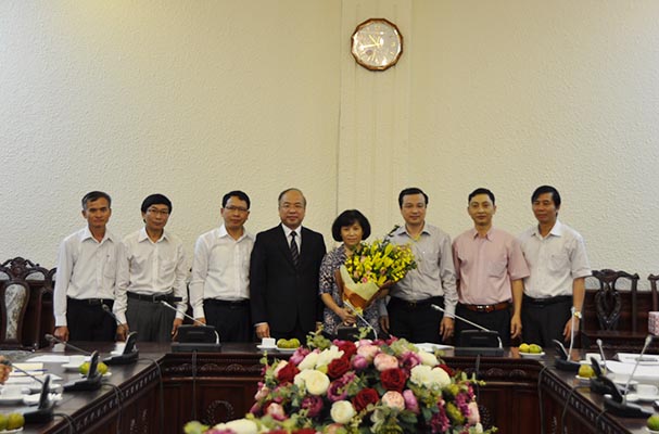 Bộ Tư pháp trao Quyết định nghỉ hưu cho cán bộ
