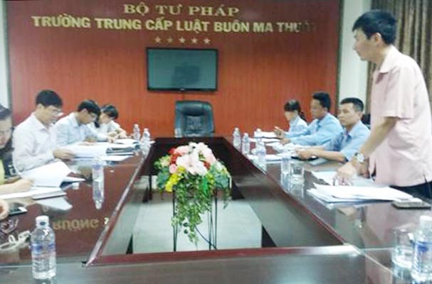 Đoàn công tác Bộ Tư pháp làm việc tại Trường Trung cấp Luật Buôn Ma Thuột