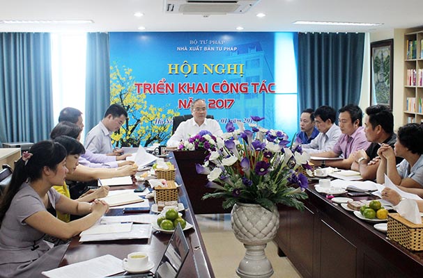 Thứ trưởng Phan Chí Hiếu làm việc với Nhà xuất bản Tư pháp