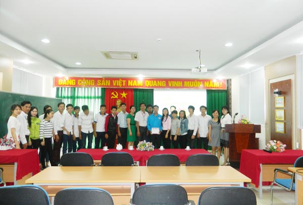 Trường Trung cấp Luật Vị Thanh tổ chức sinh hoạt ngoại khóa năm 2017 cho học sinh các lớp Trung cấp Luật