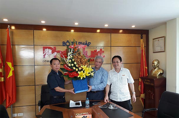 Tổng cục Thi hành án chúc mừng Báo Pháp luật Việt Nam nhân ngày Báo chí cách mạng Việt Nam