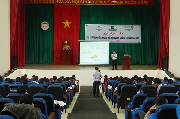 Trường Trung cấp Luật Vị Thanh  tập huấn về chủ đề  “Thị trường chứng khoán và thị trường chứng khoán phái sinh”