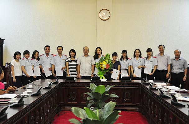Trao quyết định bổ nhiệm công chức vào ngạch thanh tra viên