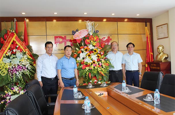 Thứ trưởng Phan Chí Hiếu chúc mừng một số cơ quan báo chí nhân ngày 21/6