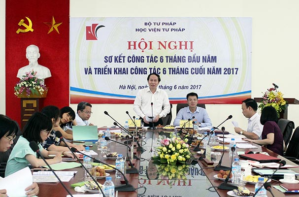Tạo cơ chế thu hút và đa dạng hóa nguồn giảng viên