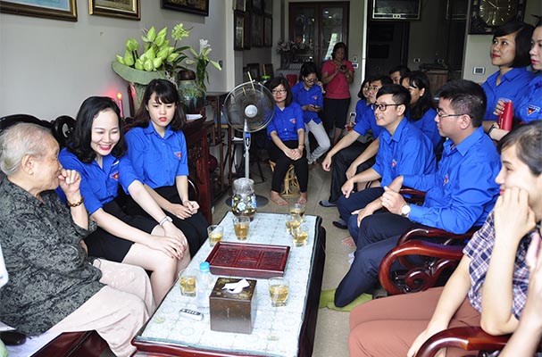Phải ghi nhớ, phải sống và phấn đấu sao cho xứng đáng với những hy sinh của thế hệ đi trước