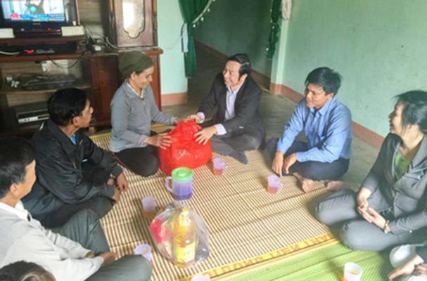 STP Đắc Lắk dâng hương tưởng niệm các anh hùng, liệt sỹ và thăm hỏi gia đình có công với cách mạng