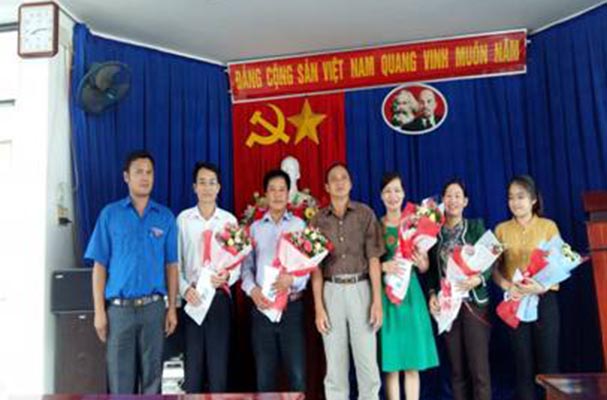 Trao tặng quà nhân Kỷ niệm 70 năm Ngày Thương binh - Liệt sỹ (27/7/1947-  27/7/2017)