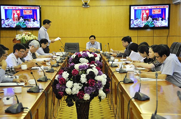 Tái cơ cấu các TCTD yếu kém và xử lý nợ xấu là khai thông mạch máu tài chính của đất nước