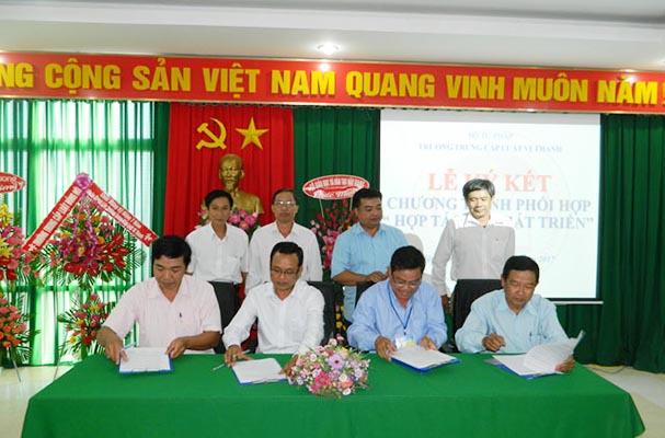 Trường Trung cấp Luật Vị Thanh tổ chức Lễ Ký kết chương trình phối hợp “Hợp tác để phát triển”