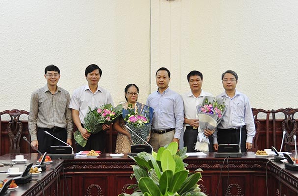 Bộ Tư pháp trao Quyết định nghỉ hưu cho công chức