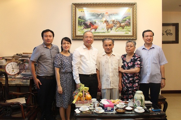 Thứ trưởng Phan Chí Hiếu thăm hỏi, tri ân các thế hệ lãnh đạo Bộ Tư pháp