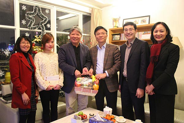 Lãnh đạo Bộ Tư pháp thăm hỏi cán bộ lão thành nhân dịp Tết Mậu Tuất 2018