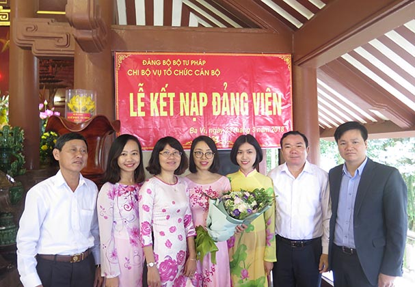 Lễ kết nạp Đảng viên mới năm 2018 của Chi bộ Vụ Tổ chức cán bộ