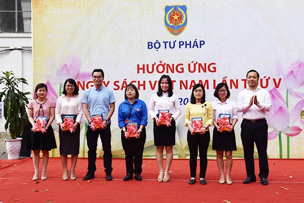Bộ Tư pháp hưởng ứng Ngày sách Việt Nam lần thứ V
