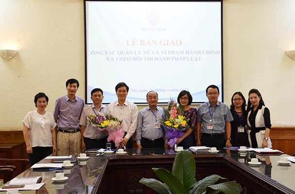 Lãnh đạo Bộ bàn giao phụ trách lĩnh vực QLXLVPHC&TDTHPL