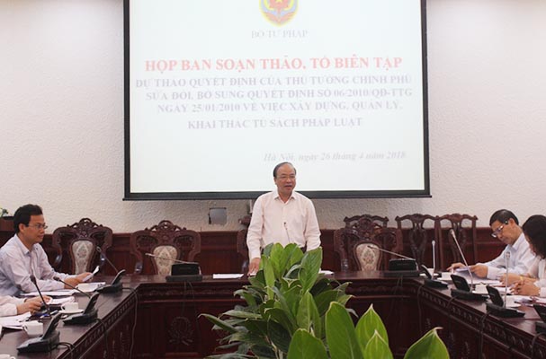 Xây dựng tủ sách pháp luật điện tử để tiến tới hợp nhất với tủ sách pháp luật truyền thống