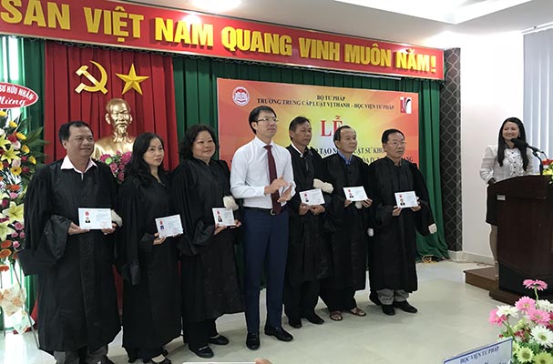 Bế giảng Lớp Đào tạo nghề Luật sư khóa 18 và Bồi dưỡng nghề Công chứng khóa 4 tại Hậu Giang