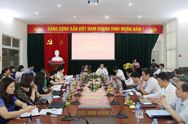 Thứ trưởng Bộ Tư pháp Đặng Hoàng Oanh làm việc với Học viện Tư pháp