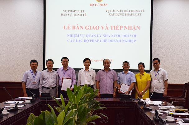 Bàn giao và tiếp nhận nhiệm vụ quản lý nhà nước đối với Câu lạc bộ Pháp chế doanh nghiệp