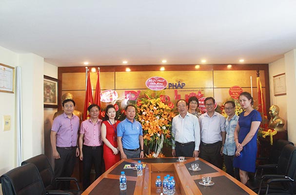 Thứ trưởng Phan Chí Hiếu chúc mừng một số cơ quan báo chí