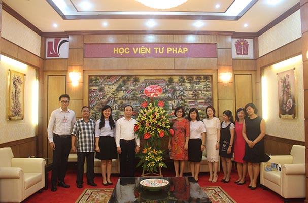 Thứ trưởng Đặng Hoàng Oanh chúc mừng một số cơ quan báo chí