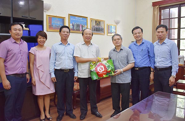 Lãnh đạo Bộ Tư pháp tri ân các cán bộ lão thành